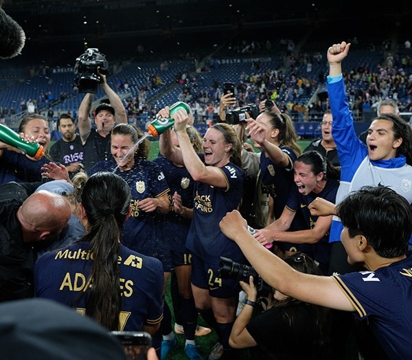 women's soccer team celebrating